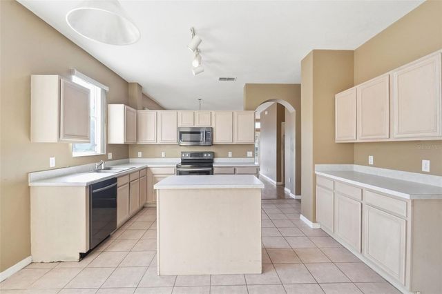 2104 MALLARD CREEK CIRCLE, Kissimmee, FL 34743