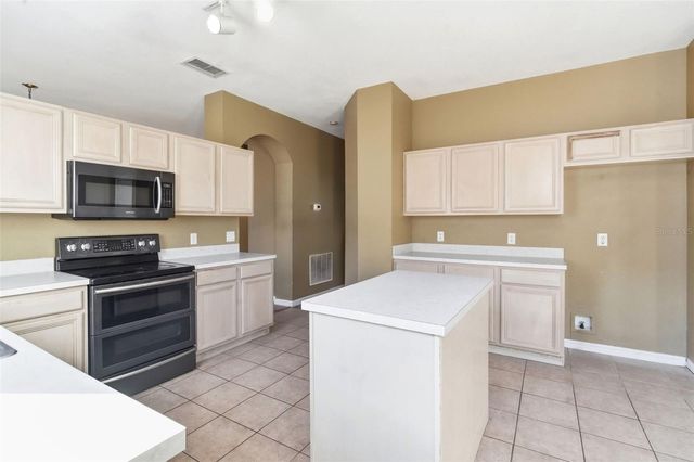 2104 MALLARD CREEK CIRCLE, Kissimmee, FL 34743