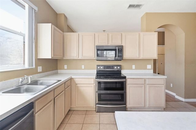 2104 MALLARD CREEK CIRCLE, Kissimmee, FL 34743