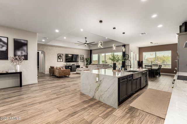 25583 W MADRE DEL ORO Drive, Wittmann, AZ 85361