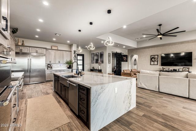 25583 W MADRE DEL ORO Drive, Wittmann, AZ 85361