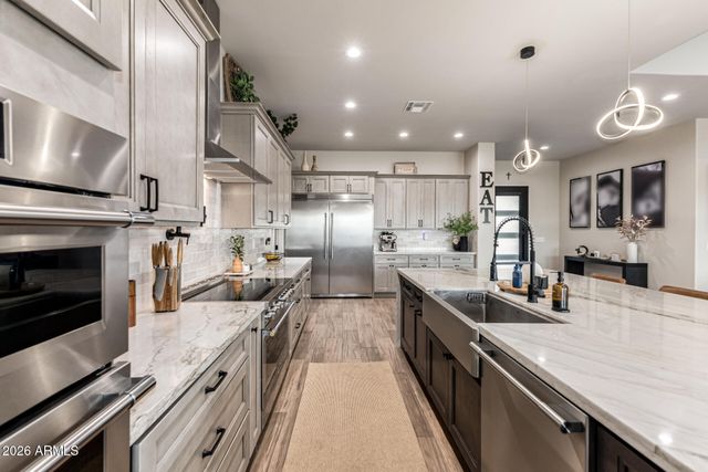 25583 W MADRE DEL ORO Drive, Wittmann, AZ 85361