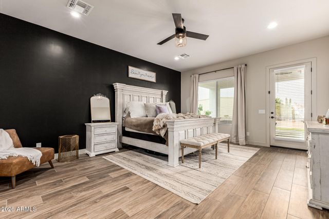 25583 W MADRE DEL ORO Drive, Wittmann, AZ 85361