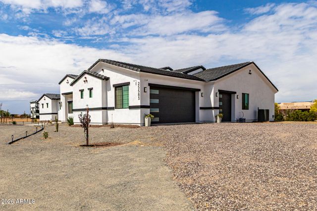 25583 W MADRE DEL ORO Drive, Wittmann, AZ 85361