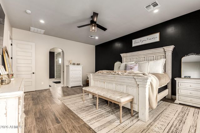 25583 W MADRE DEL ORO Drive, Wittmann, AZ 85361