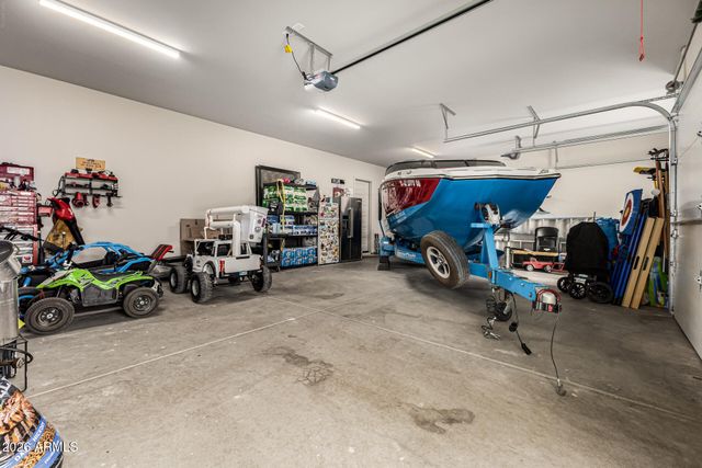 25583 W MADRE DEL ORO Drive, Wittmann, AZ 85361