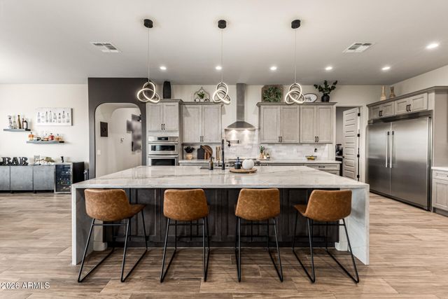 25583 W MADRE DEL ORO Drive, Wittmann, AZ 85361