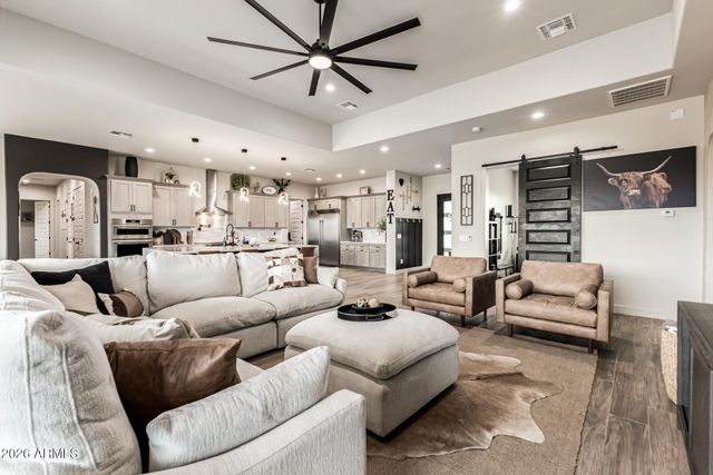 25583 W MADRE DEL ORO Drive, Wittmann, AZ 85361