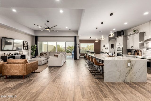 25583 W MADRE DEL ORO Drive, Wittmann, AZ 85361