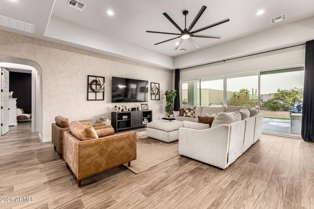 25583 W MADRE DEL ORO Drive, Wittmann, AZ 85361