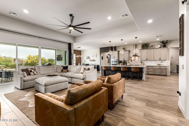 25583 W MADRE DEL ORO Drive, Wittmann, AZ 85361