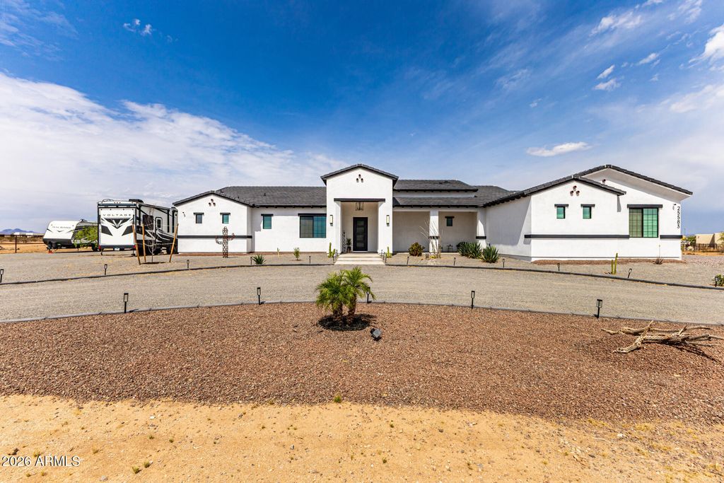 25583 W MADRE DEL ORO Drive, Wittmann, AZ 85361