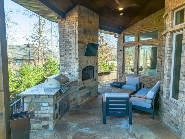 1453 Le Chesnay Drive, Centerton, AR 72719