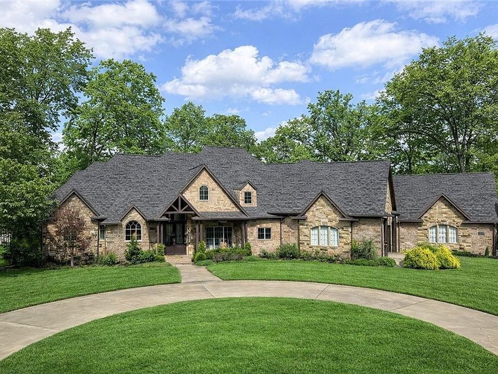 1453 Le Chesnay Drive, Centerton, AR 72719