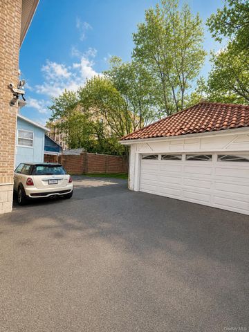 2536 Davidson Avenue, Bronx, NY 10468