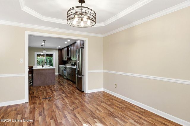 10122 Springhurst Gardens Cir, Louisville, KY 40241