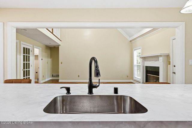 10122 Springhurst Gardens Cir, Louisville, KY 40241