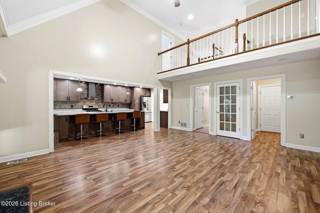 10122 Springhurst Gardens Cir, Louisville, KY 40241