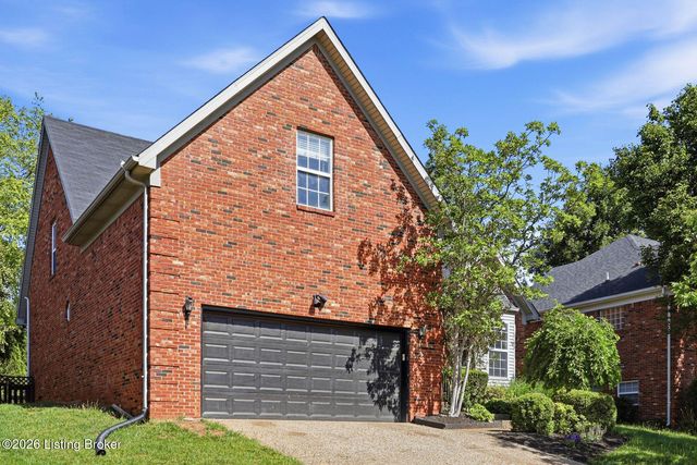 10122 Springhurst Gardens Cir, Louisville, KY 40241