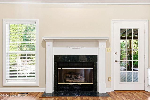 10122 Springhurst Gardens Cir, Louisville, KY 40241