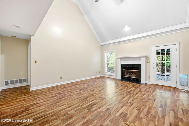 10122 Springhurst Gardens Cir, Louisville, KY 40241