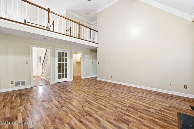 10122 Springhurst Gardens Cir, Louisville, KY 40241