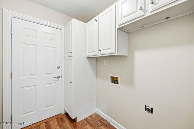 10122 Springhurst Gardens Cir, Louisville, KY 40241