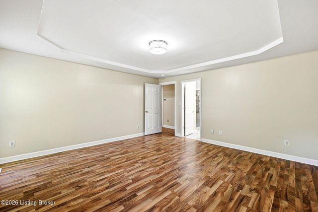 10122 Springhurst Gardens Cir, Louisville, KY 40241