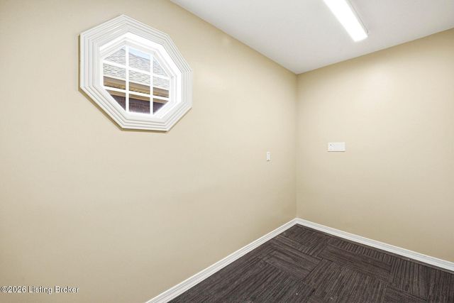 10122 Springhurst Gardens Cir, Louisville, KY 40241