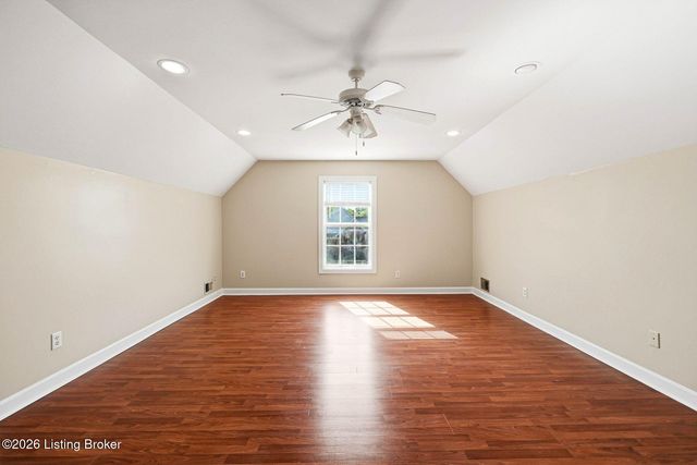 10122 Springhurst Gardens Cir, Louisville, KY 40241