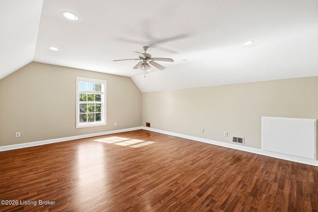 10122 Springhurst Gardens Cir, Louisville, KY 40241