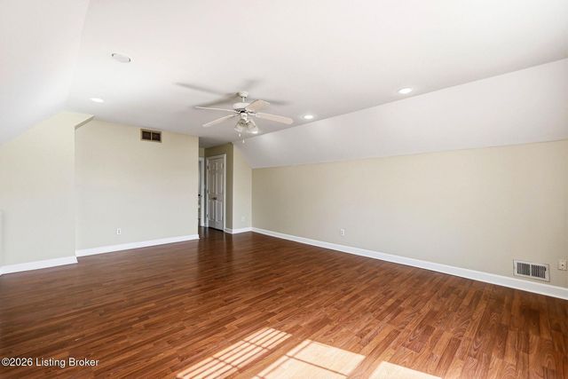 10122 Springhurst Gardens Cir, Louisville, KY 40241