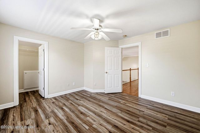 10122 Springhurst Gardens Cir, Louisville, KY 40241