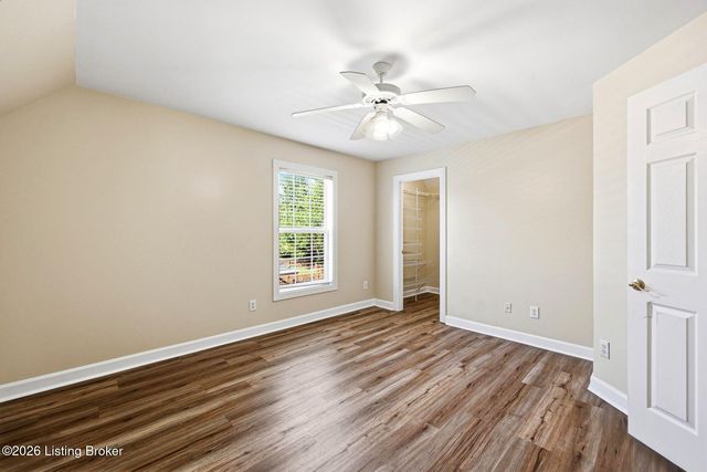 10122 Springhurst Gardens Cir, Louisville, KY 40241