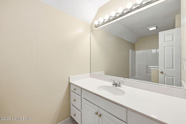 10122 Springhurst Gardens Cir, Louisville, KY 40241