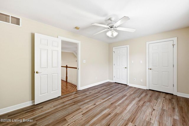 10122 Springhurst Gardens Cir, Louisville, KY 40241