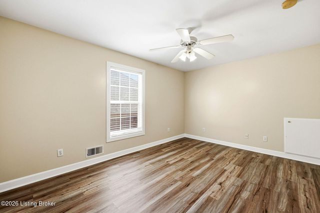 10122 Springhurst Gardens Cir, Louisville, KY 40241