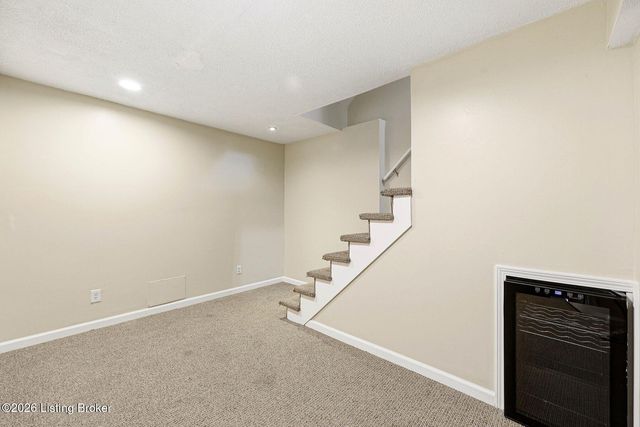 10122 Springhurst Gardens Cir, Louisville, KY 40241