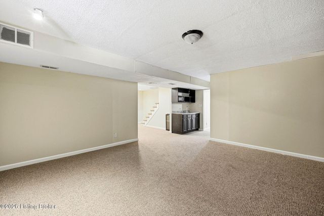 10122 Springhurst Gardens Cir, Louisville, KY 40241