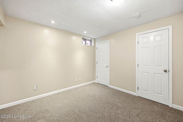 10122 Springhurst Gardens Cir, Louisville, KY 40241