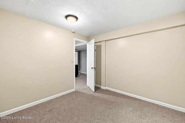 10122 Springhurst Gardens Cir, Louisville, KY 40241