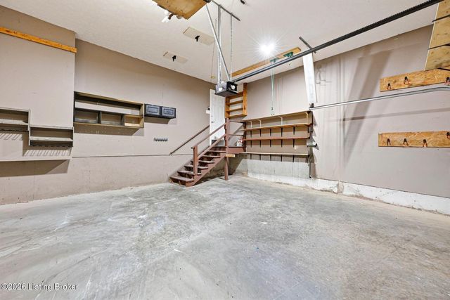 10122 Springhurst Gardens Cir, Louisville, KY 40241