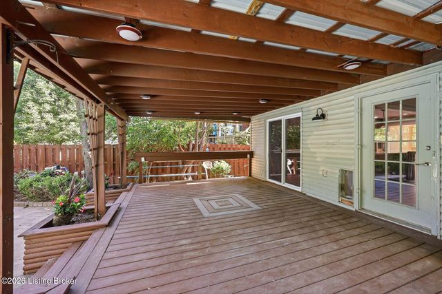 10122 Springhurst Gardens Cir, Louisville, KY 40241