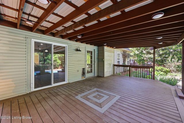 10122 Springhurst Gardens Cir, Louisville, KY 40241
