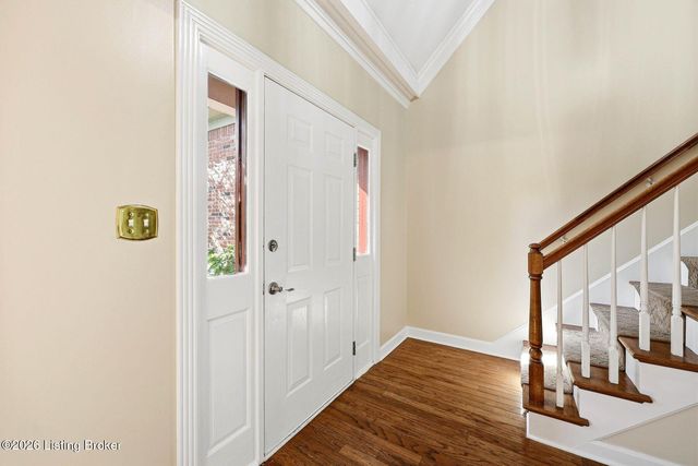 10122 Springhurst Gardens Cir, Louisville, KY 40241