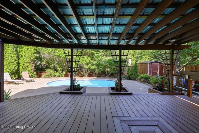 10122 Springhurst Gardens Cir, Louisville, KY 40241