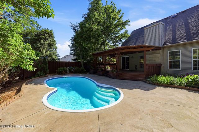 10122 Springhurst Gardens Cir, Louisville, KY 40241