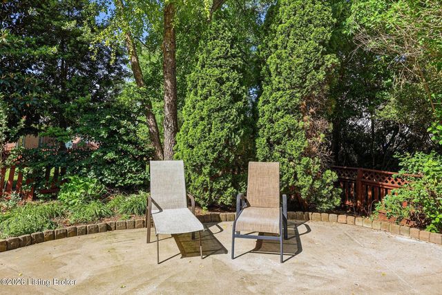 10122 Springhurst Gardens Cir, Louisville, KY 40241