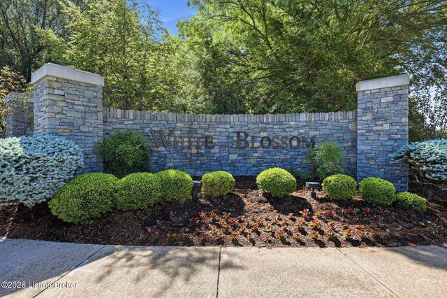 10122 Springhurst Gardens Cir, Louisville, KY 40241