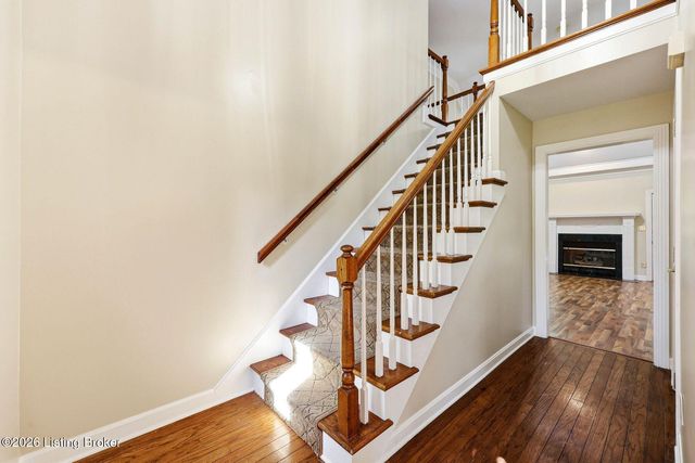 10122 Springhurst Gardens Cir, Louisville, KY 40241